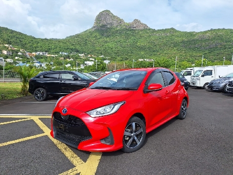 Toyota Yaris Z Edition Red Rs 910,000